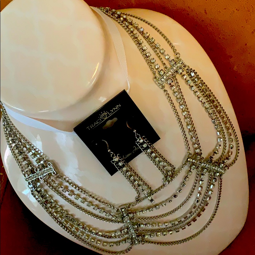 Fancy Rhine Neck Set 31$